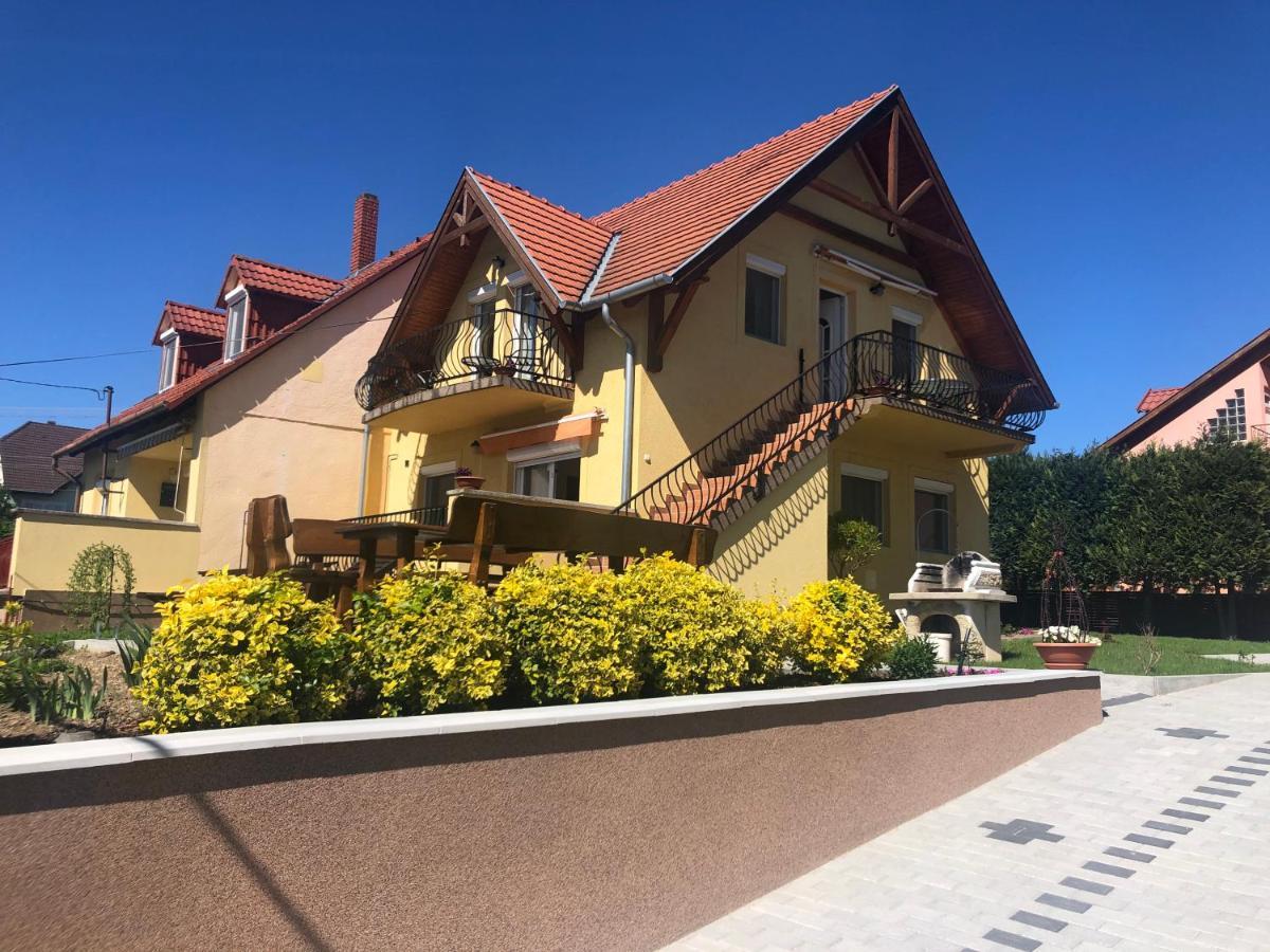 Laura-Haus Apartment Вонярквашеги Екстериор снимка